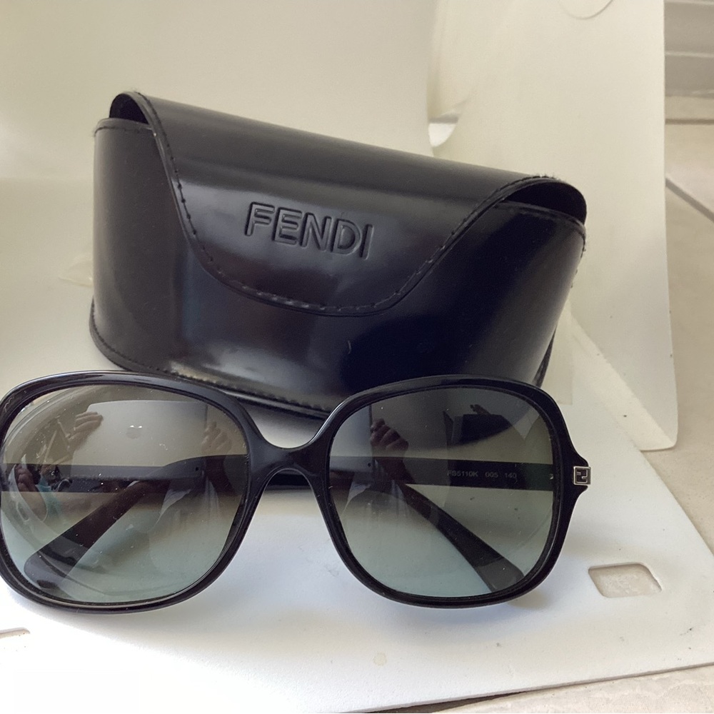 Fendi Oversized sunglasses New
